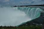 As impressionantes cataratas de Niagara, em Niagara Falls, na fronteira do Canadá e Estados Unidos